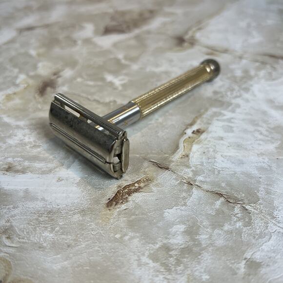 Vintage Gillette Lady Gold Star Burst Women's Safety Razor Barber Tool USA - Picture 2 of 13